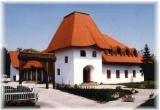 Faluház - buzsáki hímzés kiállítása